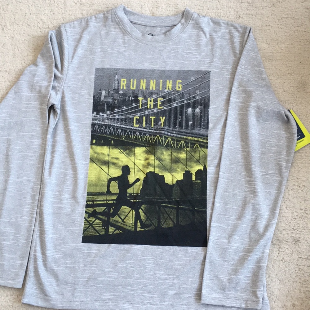 GAP boys training tee NWT